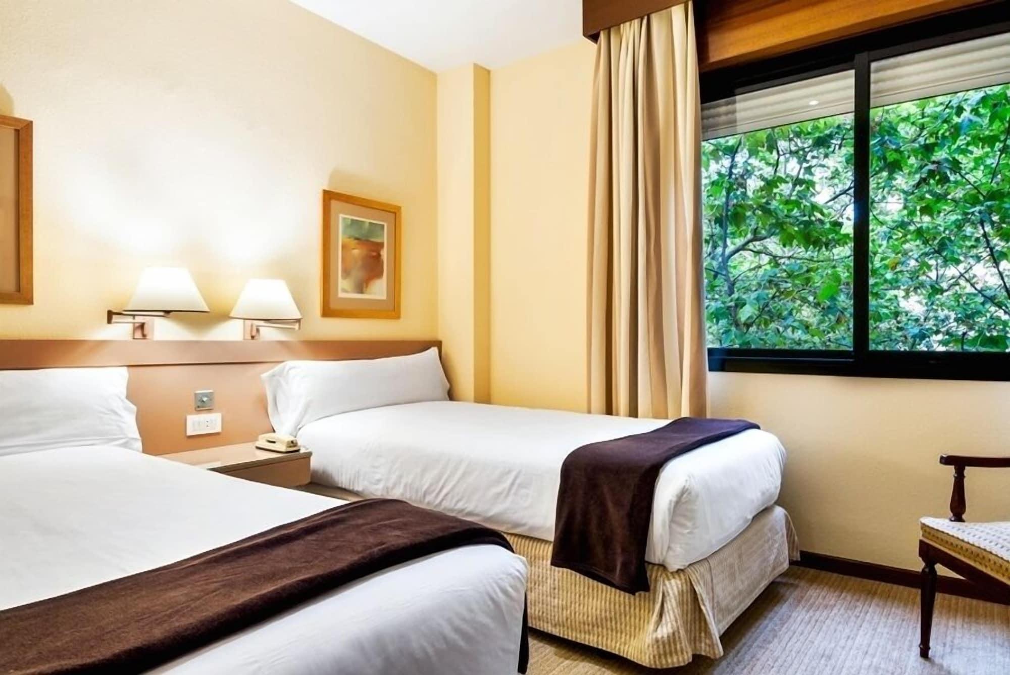 Espahotel Plaza Basilica Мадрид Экстерьер фото