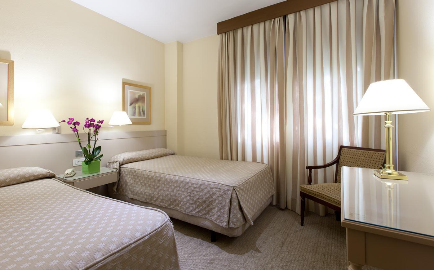Espahotel Plaza Basilica Мадрид Экстерьер фото