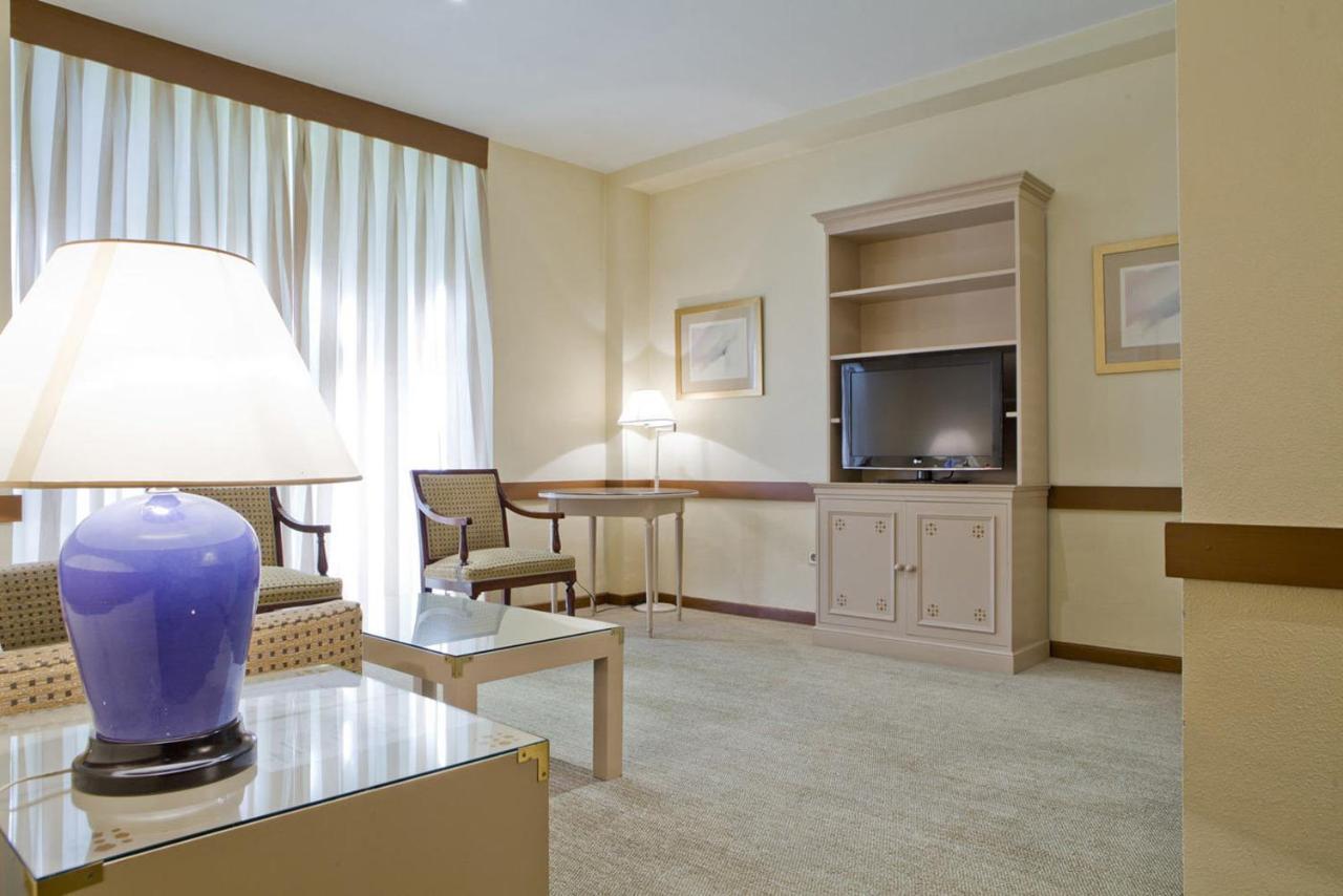Espahotel Plaza Basilica Мадрид Номер фото