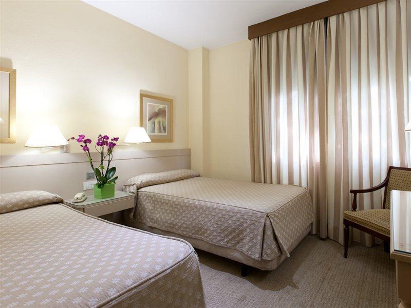 Espahotel Plaza Basilica Мадрид Экстерьер фото